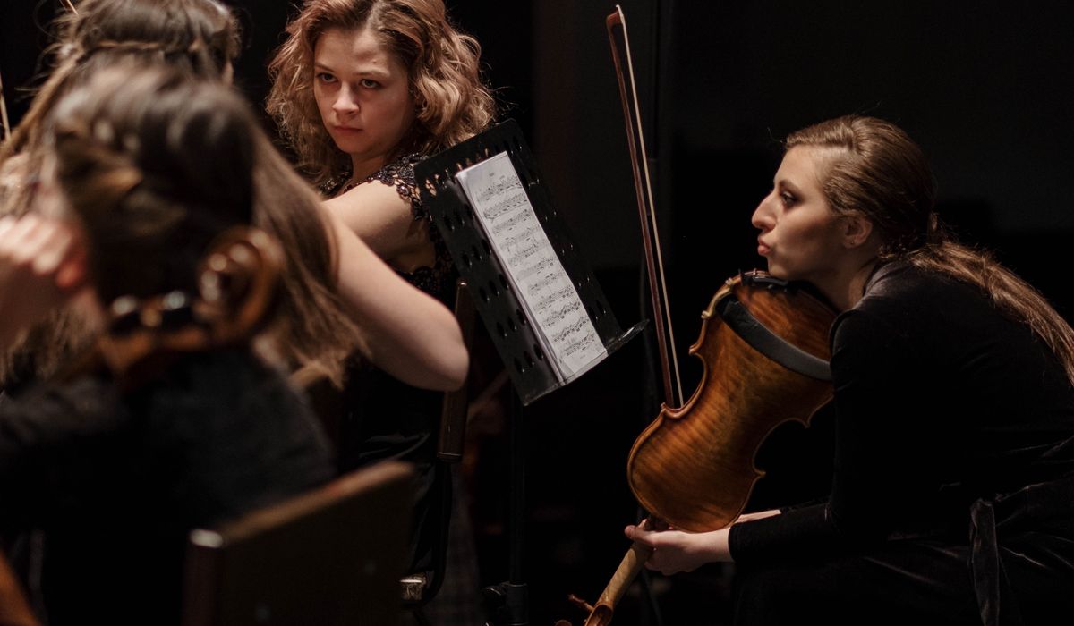 Balancing Piano and Strings in a Piano Trio
